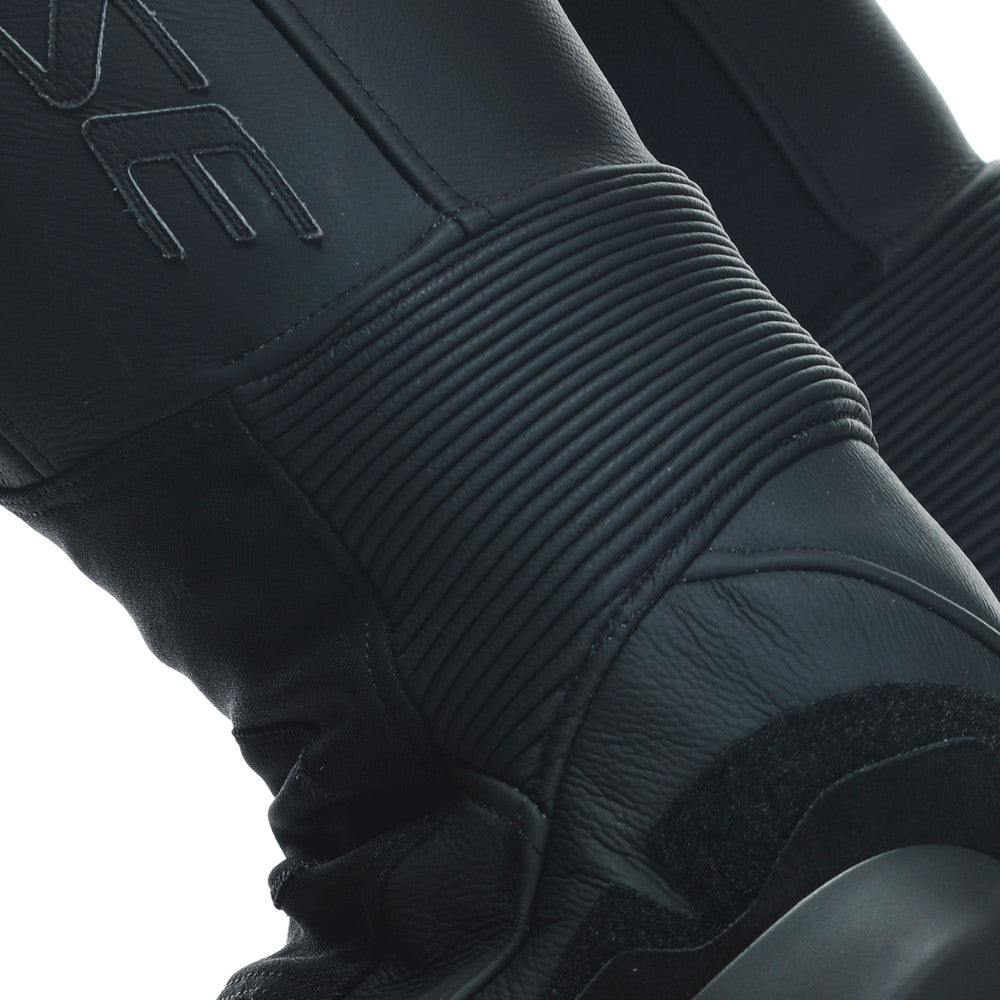 A77_BLACK/LAVA-RED/WHITE