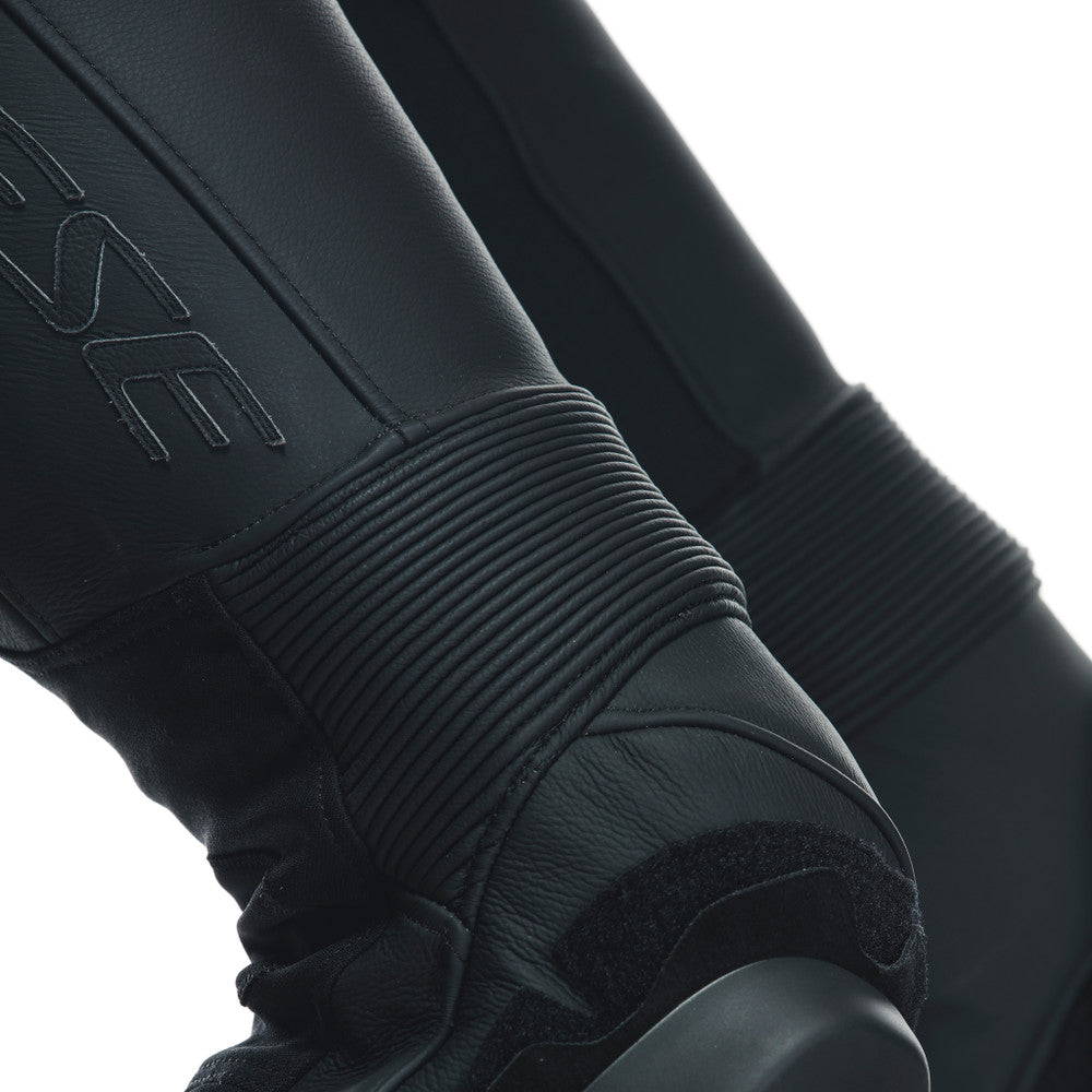 A77_BLACK/LAVA-RED/WHITE