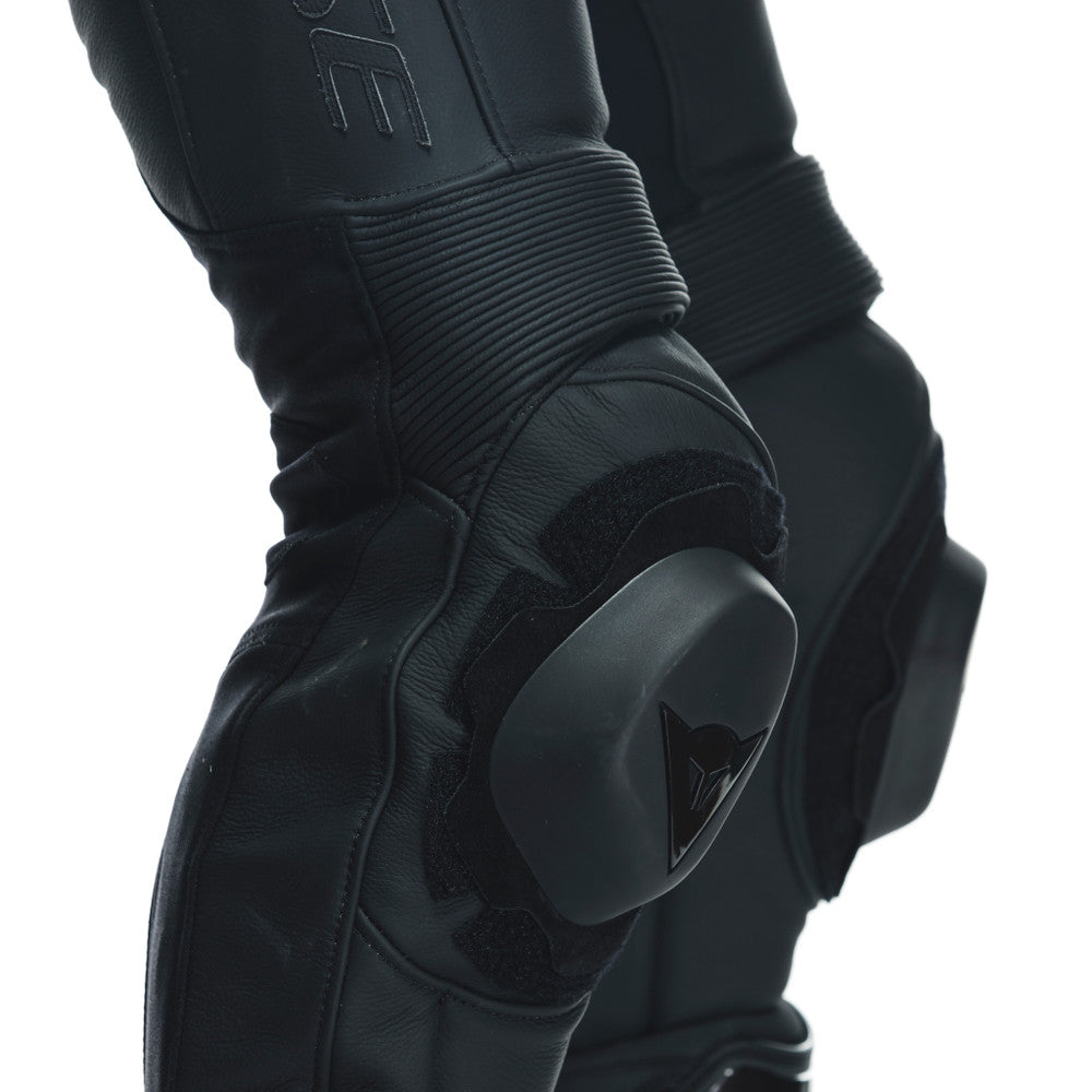 A77_BLACK/LAVA-RED/WHITE